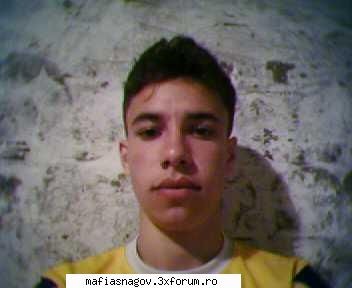 acesta sunt eu ! adi (pitic) mereu plin de farmec si bucurie !! ma mandresc cu talentu meu !!!